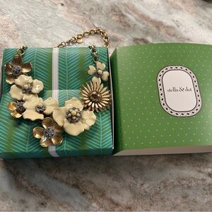 Stella & Dot Floral Necklace